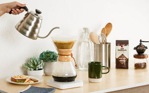 Making coffee in a Chemex